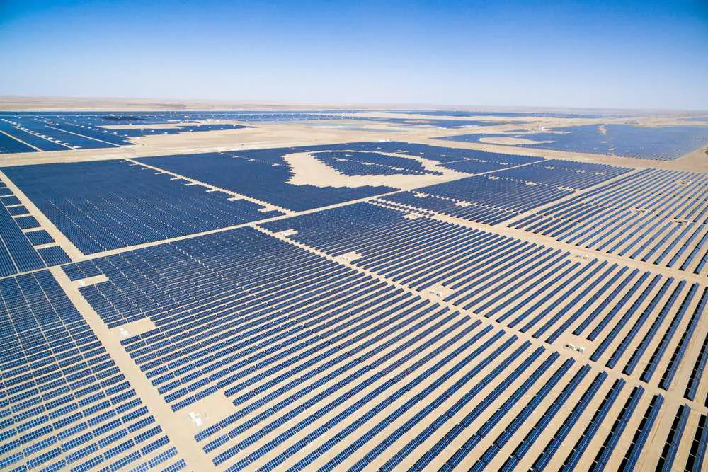 Energía solar en auge: BloombergNEF pronostica récord de instalaciones con 413 GW y precios históricamente bajos»