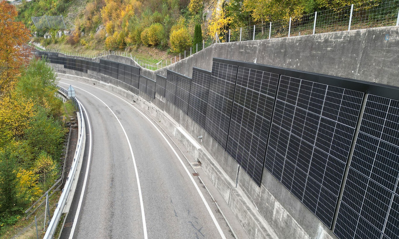 403 GW de potencial fotovoltaico vertical nas estradas europeias