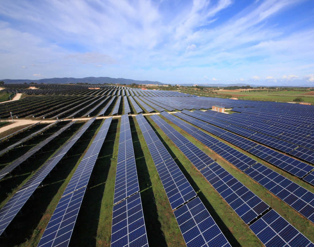 Novas adições anuais de energia solar em Itália: 5,23 GW até 2023