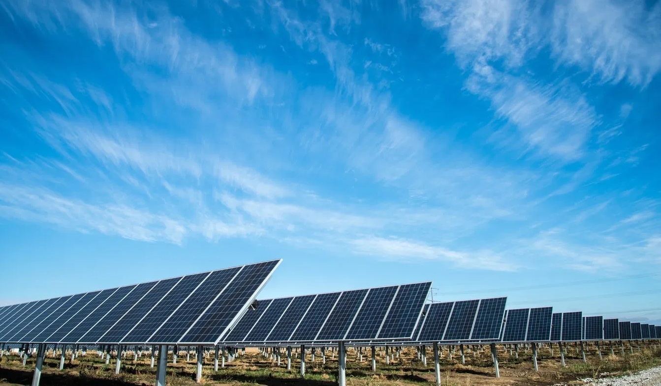 España eleva su potencia solar fotovoltaica en un histórico 28% en 2023