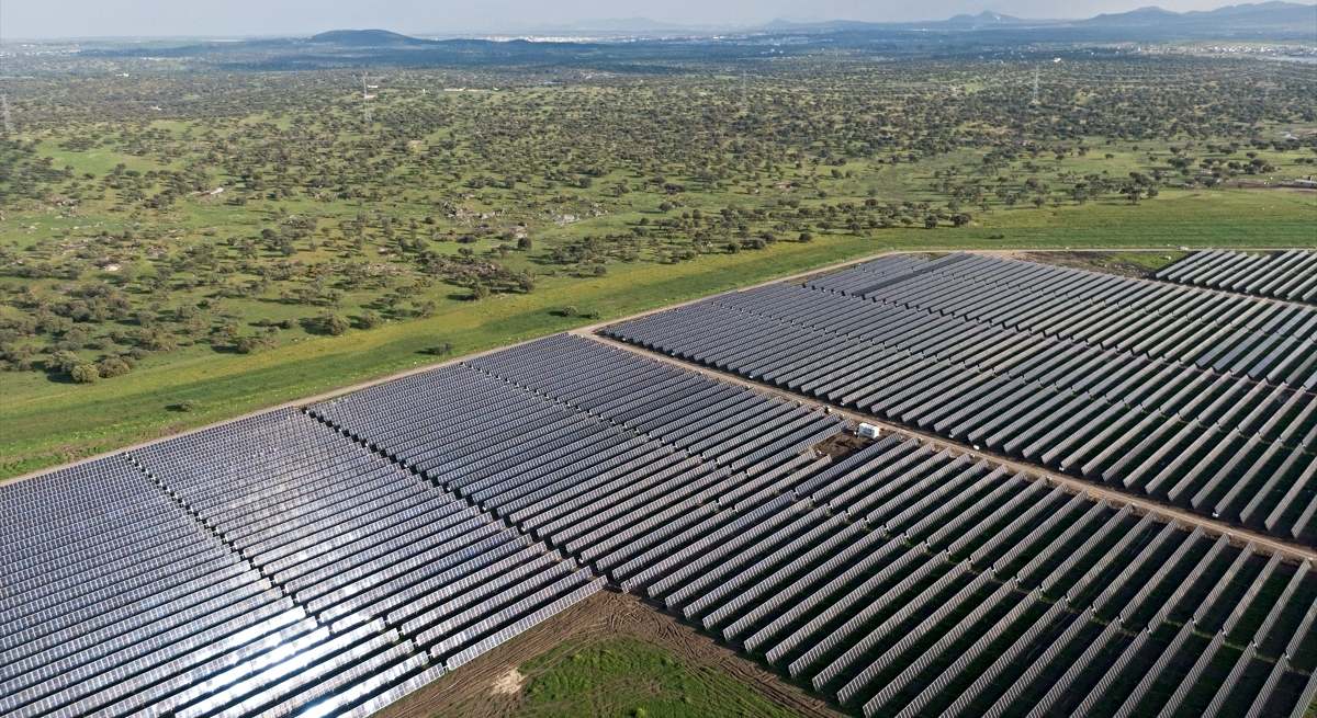 Portugal apuesta por la energía solar y el almacenamiento para liderar la transición renovable en 2025