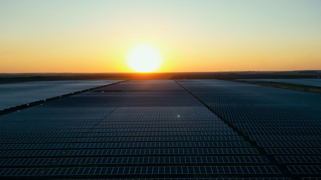 La fotovoltaica en Rumanía impulsa un récord histórico con más de 1,5 GW instalados en 2026