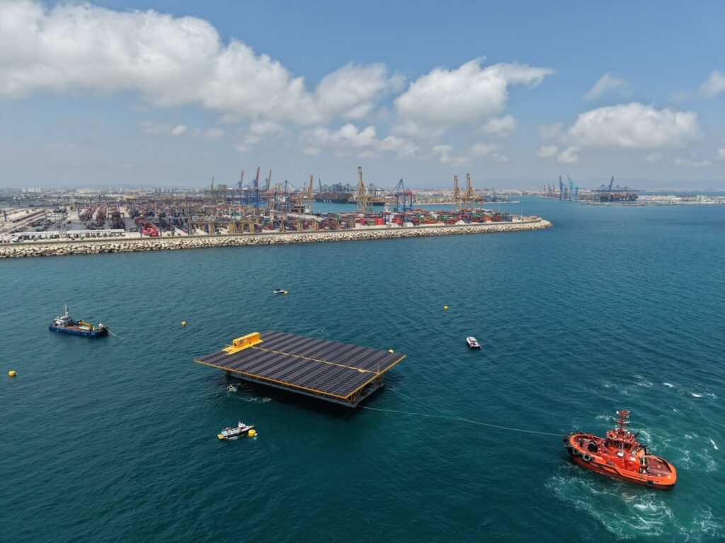 energía solar flotante