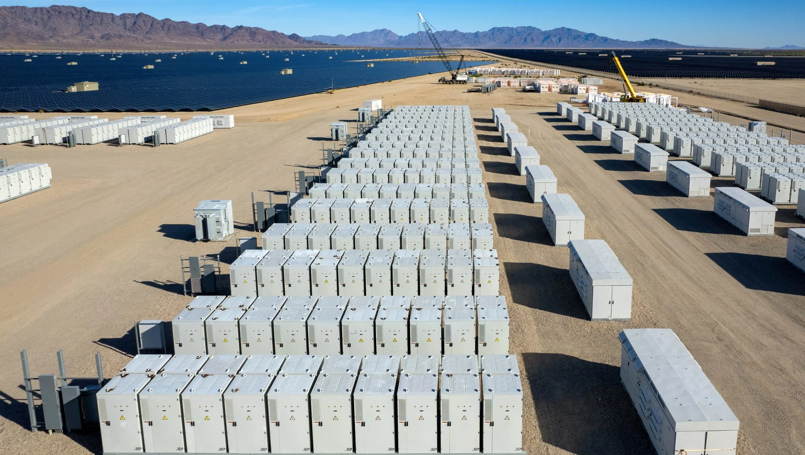 El almacenamiento BESS se multiplica por 27 en Europa, Canadá y EE. UU. en solo cinco años